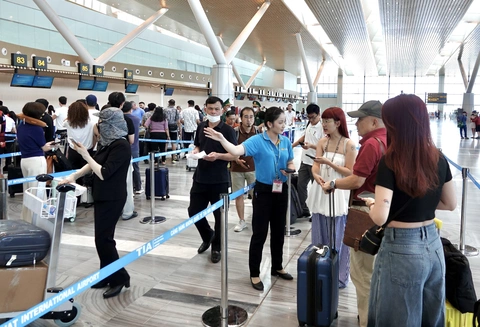 Nhà ga T3 Tân Sơn Nhất: Khách đi nhầm như 'cơm bữa', lòng vòng tìm chỗ gửi ô tô xe máy - Ảnh 1. Nhà ga T3 Tân Sơn Nhất: Khách đi nhầm như 'cơm bữa', lòng vòng tìm chỗ gửi ô tô, xe máy - Ảnh 1.