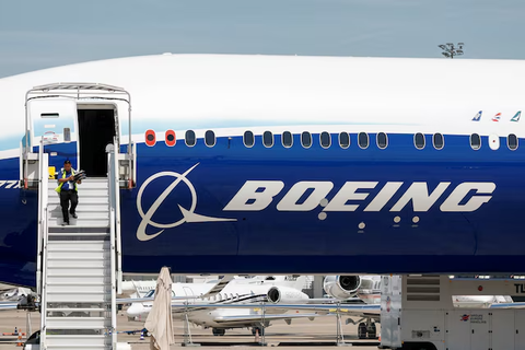 Ba Lan tịch thu 5 tấn lốp máy bay Boeing vận chuyển lén sang Nga - Ảnh 1.