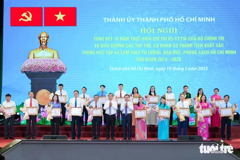 Chủ tịch Hồ Chí Minh - Ảnh 1.