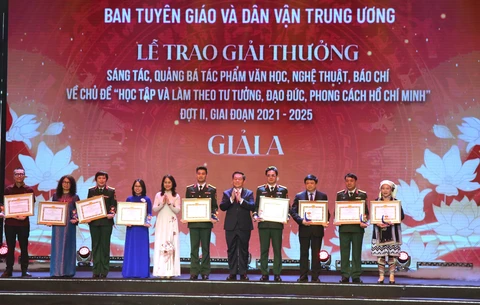 Phim tài liệu về Tổng Bí thư Nguyễn Phú Trọng, dự án ‘Tái thiết làng Nủ’ được trao giải A - Ảnh 2. làng Nủ - Ảnh 2.