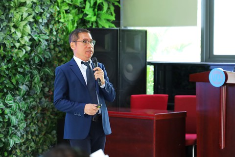 Trường đại học cần giúp người học từ 'biết AI' sang 'sẵn sàng với AI' - Ảnh 1.