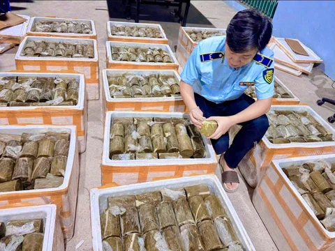 Chống buôn lậu, hàng giả 20-5: Khởi tố người sản xuất và bán hàng ngàn đơn mỹ phẩm giả trên mạng - Ảnh 2.