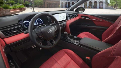 CEO Toyota muốn xe bớt nhàm chán: Đến cả Hilux, Fortuner cũng phải lái hay - Ảnh 2.