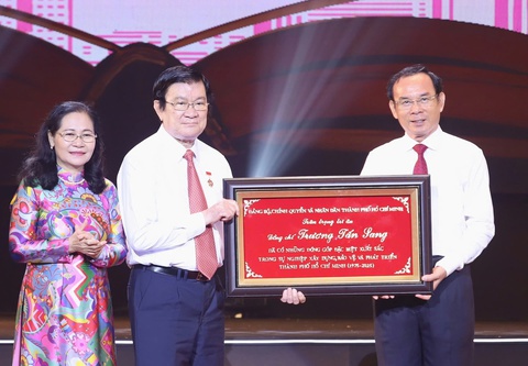 Những huyền thoại đi ra từ bão lửa - Ảnh 2.