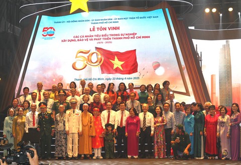 Những huyền thoại đi ra từ bão lửa - Ảnh 1.
