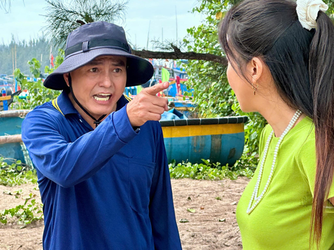 Mẹ biển: Hận biên kịch, đạo diễn vì để Ba Sịa chết - Ảnh 2. Mẹ biển - Ảnh 2.