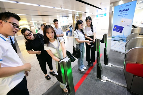 Người Việt bỏ ví, cầm điện thoại - Ảnh 1. không tiền mặt - Ảnh 1.