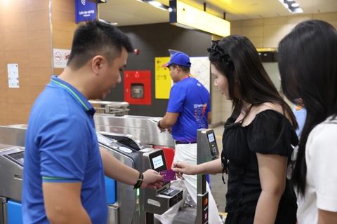 Dùng thẻ ngân hàng đi metro TP.HCM như ở Tokyo, Thượng Hải… - Ảnh 2.