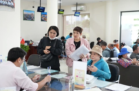 cán bộ dôi dư - Ảnh 1.