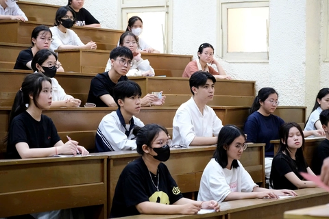 Tuyển sinh đại học năm 2025: Bộ GD-ĐT giải thích về quy đổi điểm - Ảnh 1. quy đổi điểm - Ảnh 1.