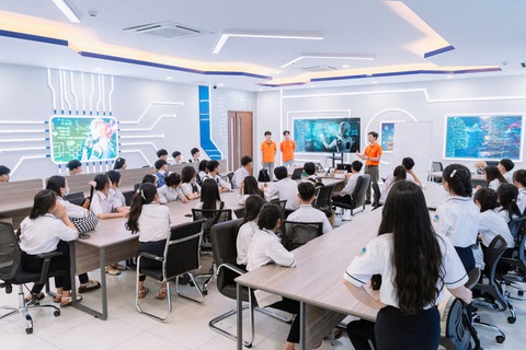 Bình Định đào tạo 7.500 nhân lực bán dẫn, AI, cho sinh viên vay không lãi suất - Ảnh 1.