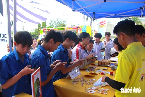 Bạn trẻ Ninh Thuận hào hứng với Chuyến xe hướng nghiệp Đức - Ảnh 3.