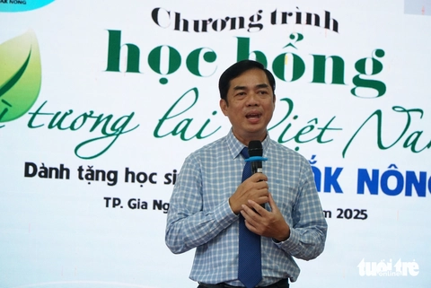 Trao học bổng Vì tương lai Việt Nam cho học sinh Đắk Nông vượt khó, học tốt - Ảnh 1. Vì tương lai Việt Nam - Ảnh 1.