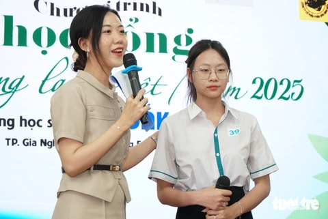 Trao học bổng Vì tương lai Việt Nam cho học sinh Đắk Nông vượt khó, học tốt - Ảnh 2. Vì tương lai Việt Nam - Ảnh 2.
