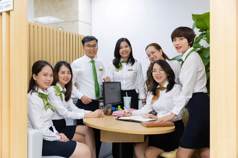 cán bộ khách hàng - Ảnh 1.