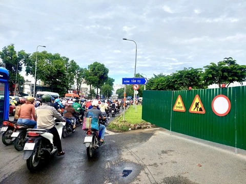 Đóng đường chui Tầm Vu để nâng tĩnh không cầu Bình Triệu 1, lộ trình thay thế ra sao? - Ảnh 2.
