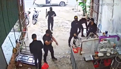 đập phá quán - Ảnh 1.