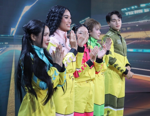 Hè về: Show ca nhạc lép vế, show vận động hành động lên ngôi - Ảnh 1.