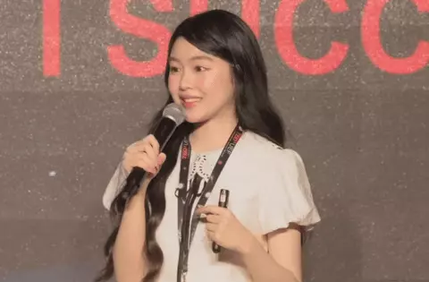 Lọ Lem, con gái Quyền Linh, gây tranh luận khi hùng biện về 'sinh ra ở vạch đích' - Ảnh 2. Lọ Lem - Ảnh 2.