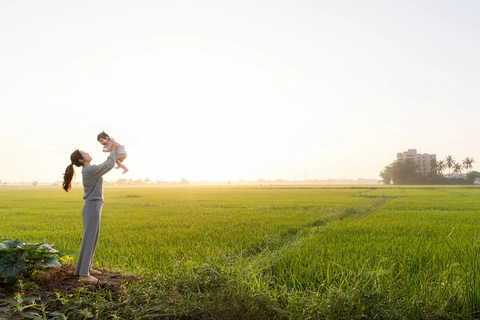 Hoàng My: 'Tôi có thể mua vé máy bay giá cao, nhưng hàng triệu người mẹ khác thì sao?' - Ảnh 5. Hoàng My - Ảnh 4.
