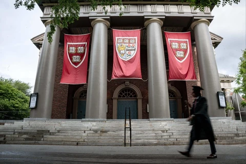 Nhật Bản kêu gọi tiếp nhận sinh viên Harvard từ Mỹ - Ảnh 1.