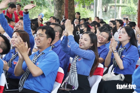 Tuổi trẻ TP.HCM giao lưu 'Từ Bến Nhà Rồng về Làng Sen quê Bác' - Ảnh 1.