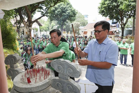 Nghệ sĩ TP.HCM tưởng nhớ anh hùng liệt sĩ tại ngục Kon Tum, nhà lao Pleiku - Ảnh 9. Nghệ sĩ TP.HCM tưởng nhớ anh hùng liệt sĩ tại ngục Kon Tum, nhà lao Pleiku - Ảnh 4.