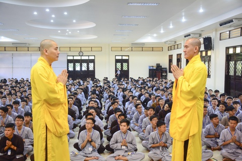 Khóa tu mùa hè để ‘góp phần làm đẹp nền đạo đức xã hội’ - Ảnh 1. Khóa tu mùa hè ‘góp phần làm đẹp nền đạo đức xã hội’ - Ảnh 1.