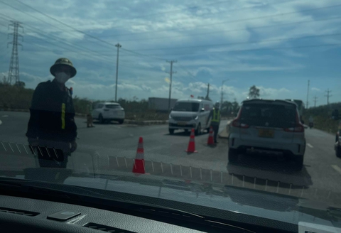 Ùn ứ xe trở lại TP.HCM sau lễ, cao tốc Phan Thiết - Dầu Giây phải đóng - mở liên tục - Ảnh 1.