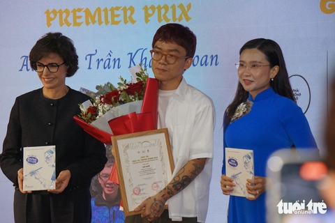 Bạn có dám tự hào về người mẹ bán trứng vịt lộn không? - Ảnh 1. hột vịt lộn - Ảnh 1.