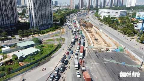 Tai nạn trên cao tốc TP.HCM - Long Thành, ùn ứ kéo dài 8km - Ảnh 7.