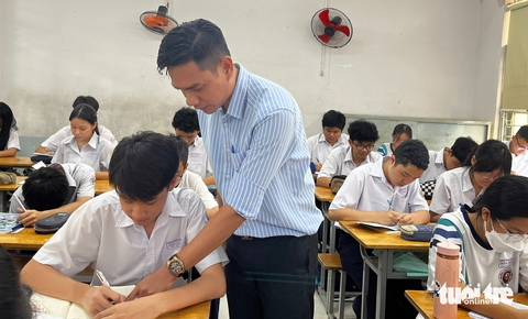 'Câu lạc bộ' ôn thi miễn phí cho học sinh - Ảnh 1. lớp 10 - Ảnh 1.