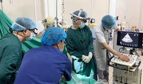 Mang cả máy ECMO vượt 100km cứu bé gái 11 tuổi giữa đêm - Ảnh 2. Cuộc đua sinh tử - Ảnh 2.