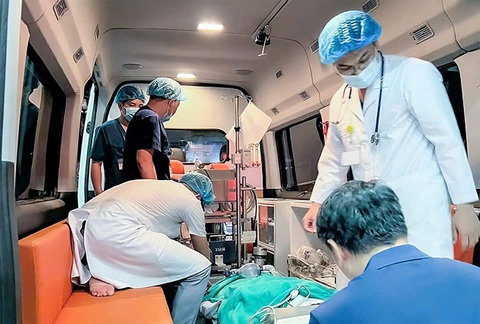 Mang cả máy ECMO vượt 100km cứu bé gái 11 tuổi giữa đêm - Ảnh 1. Cuộc đua sinh tử - Ảnh 1.