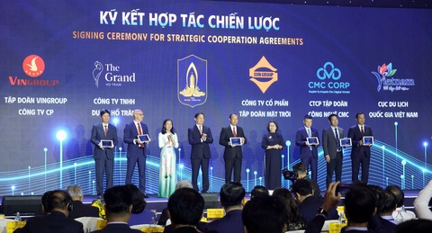 Bà Rịa - Vũng Tàu trao giấy chứng nhận, tăng vốn đầu tư, mở rộng dự án cho 53 doanh nghiệp - Ảnh 1.