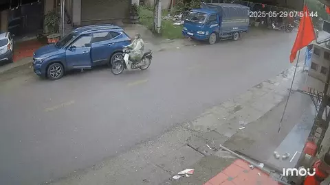 mở cửa xe - Ảnh 1.