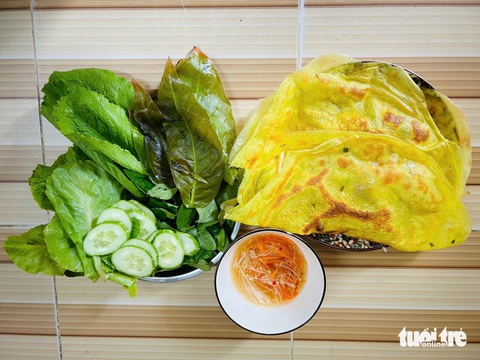 Tết Đoan ngọ, miền Tây rộn ràng rủ nhau đổ bánh xèo, góp món 'ăn online' - Ảnh 3.