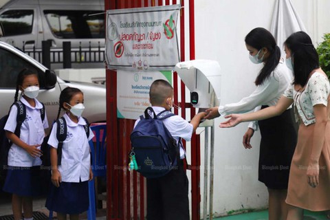 Thái Lan ghi nhận 46 ca tử vong do COVID-19, Trung Quốc, Singapore khuyến cáo đeo khẩu trang - Ảnh 1. COVID-19 - Ảnh 1.