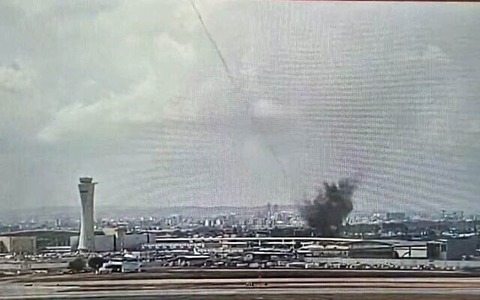 Houthi đánh trúng sân bay Israel, Tel Aviv dọa trả đũa... Iran - Ảnh 1. Israel - Ảnh 1.