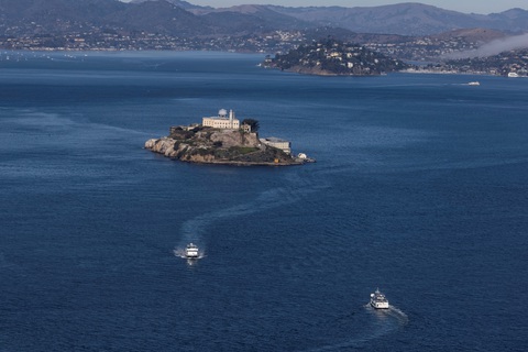 Ông Trump tuyên bố sẽ mở lại nhà tù Alcatraz khét tiếng - Ảnh 1. nhà tù Alcatraz - Ảnh 1.