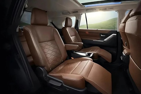 Toyota Innova có bản giới hạn mới: Bổ sung trang bị, có ADAS, thiết kế thể thao hóa - Ảnh 3.