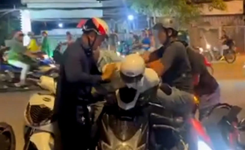 Hai người đập tủ kính, cướp tiệm vàng ở Hóc Môn bị bắt sau 5 giờ lẩn trốn - Ảnh 5.
