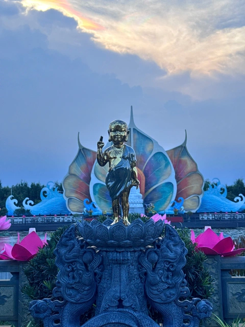 Mây ngũ sắc xuất hiện ở Bình Chánh, nơi tổ chức Vesak 2025 - Ảnh 3. Mây ngũ sắc - Ảnh 3.