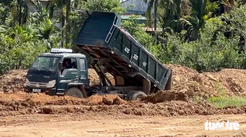 Chủ đầu tư quản lý chưa tốt, để đất đắp dự án chở ra ngoài - Ảnh 3.