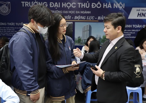 Trường đại học bỏ tổ hợp lạ khi tuyển sinh y khoa, sư phạm - Ảnh 1.