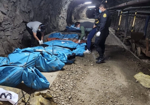Peru: 13 nhân viên bảo vệ mỏ vàng bị bắt cóc và sát hại - Ảnh 1.