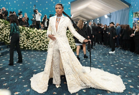 Lisa, Jennie BlackPink, Anna Hathaway và loạt ngôi sao đổ bộ bữa tiệc thời trang Met Gala 2025 - Ảnh 12. Met Gala - Ảnh 12.