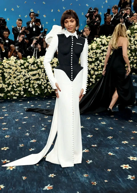 Lisa, Jennie BlackPink, Anna Hathaway và loạt ngôi sao đổ bộ bữa tiệc thời trang Met Gala 2025 - Ảnh 13. Met Gala - Ảnh 13.