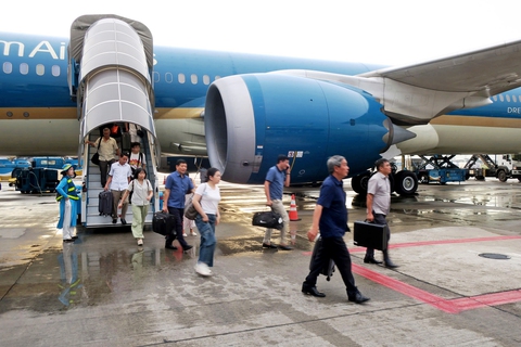 Hàng không bắt đầu bán vé hè, giá tăng nhẹ - Ảnh 1. hàng không - Ảnh 1.
