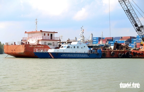 Cận cảnh khu vực tràn dầu sau va chạm tàu trên sông Lòng Tàu - Ảnh 16.